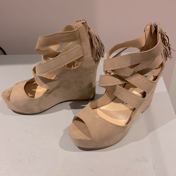Dolce Vita Taupe Suede Platform Sandals - Picture 4 of 4